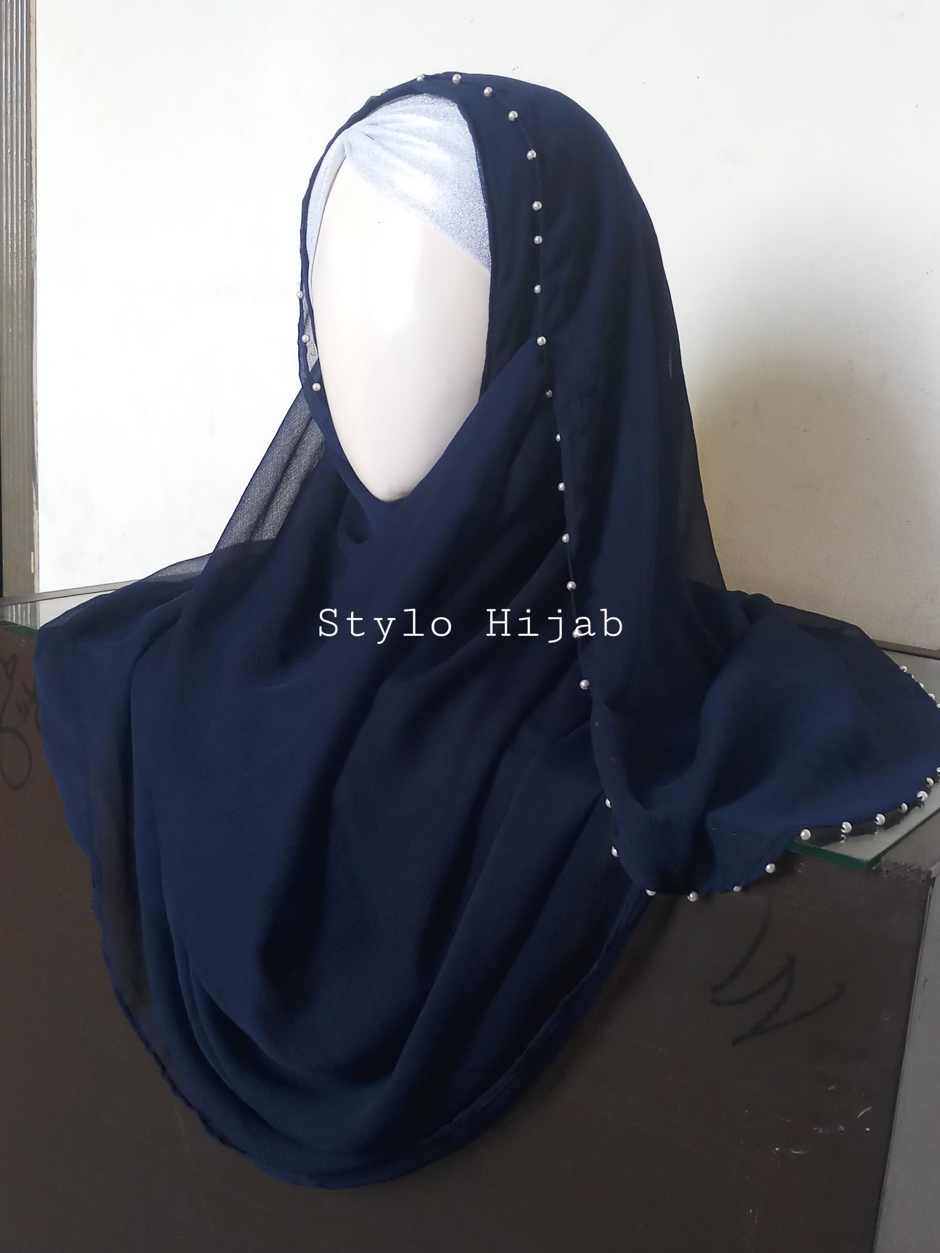 Beaded Pinless Hijab - Image 3